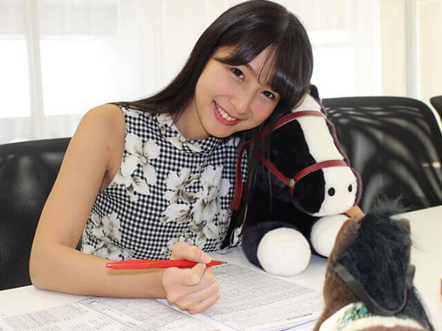 大人気の予想アイドル・川崎あやに有馬記念予想はお任せ！