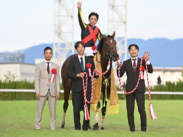 牝馬三冠レース歴代優勝馬一覧（桜花賞・オークス・秋華賞）