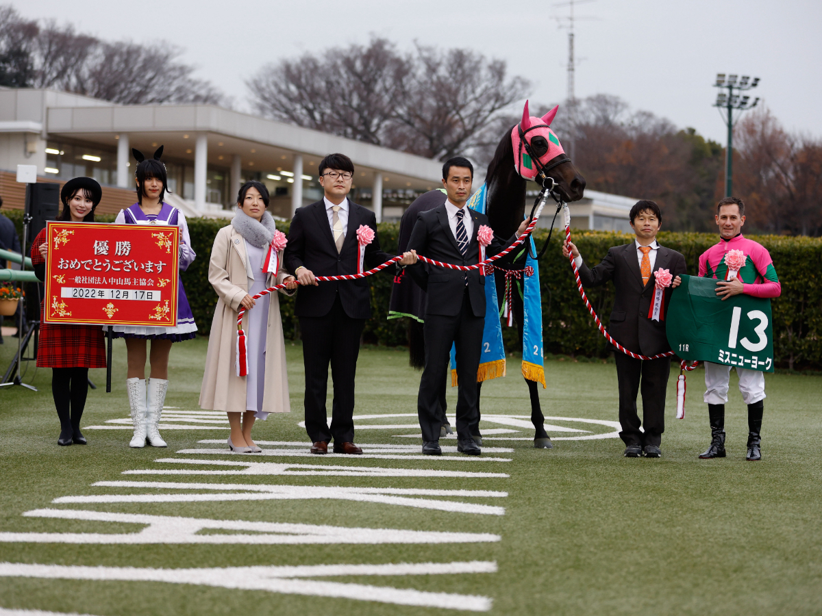 京都牝馬Sに出走予定のミスニューヨーク＆ミルコ・デムーロ騎手(撮影：下野雄規)