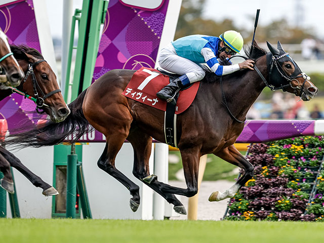 府中牝馬ステークスを制したディヴィーナ(撮影：下野雄規)