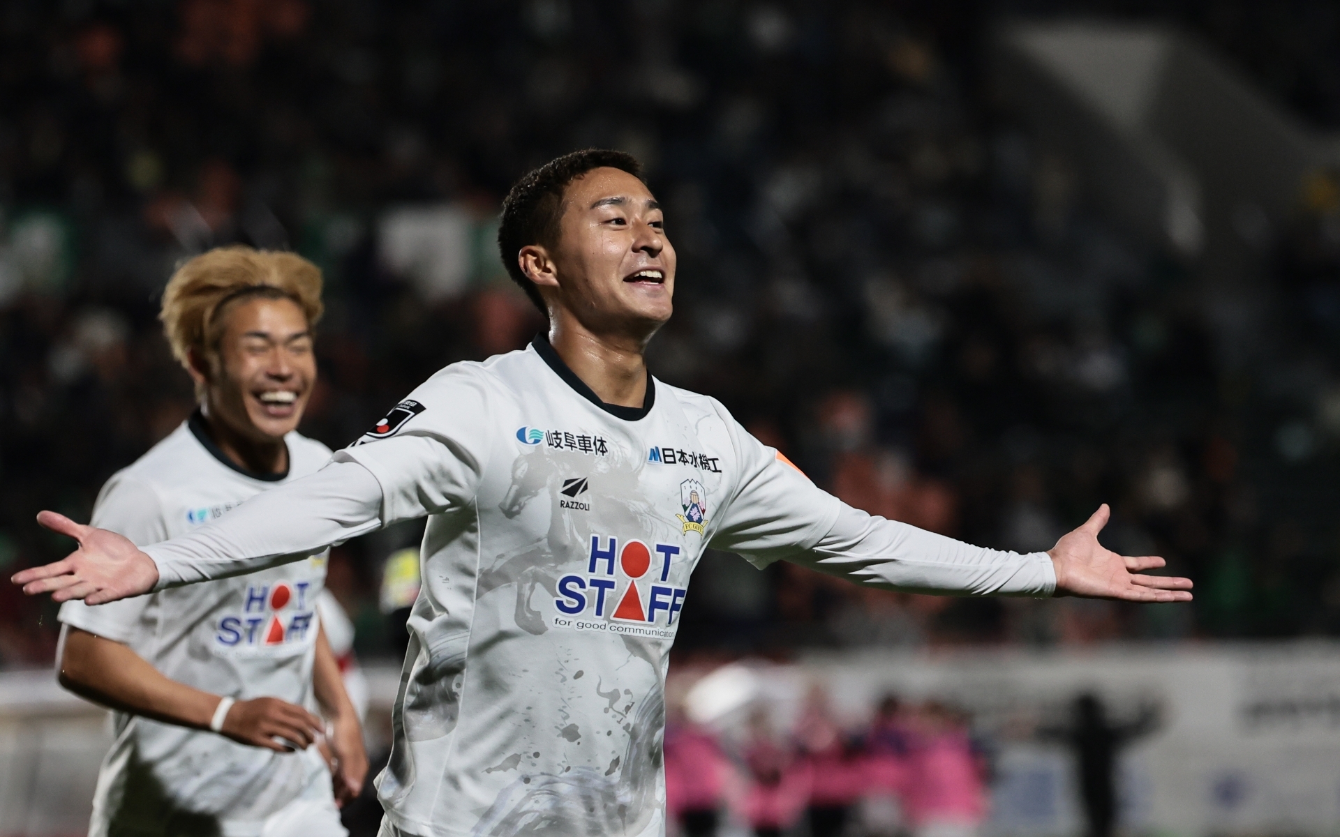 オグリキャップが抽象的に描かれたセカンドユニフォームで試合を行った(C)FC GIFU