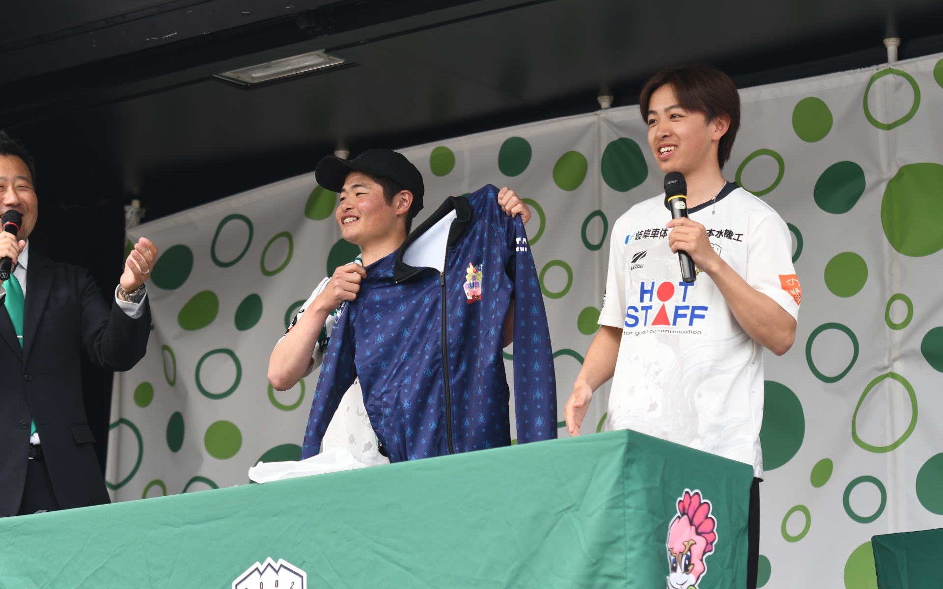JRA騎手2人はオークションでも盛り上げた(C)netkeiba