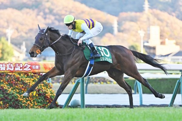 福島記念を制したニシノティアモ(撮影：小金井邦祥)